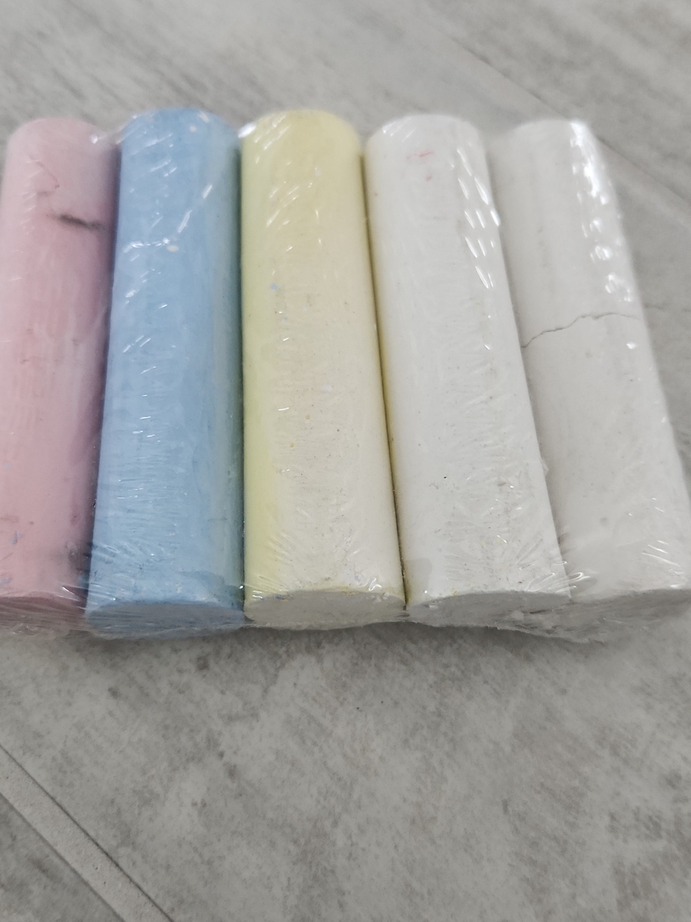 🐻 Assorted Sidewalk Chalk Sticks